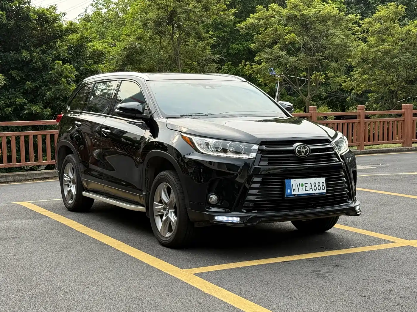 Photo 3 - Toyota Highlander