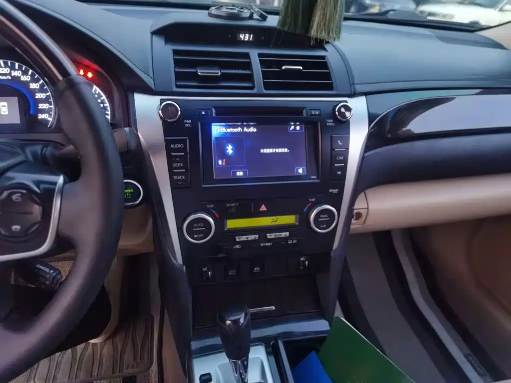 Фото 6 - Toyota Camry