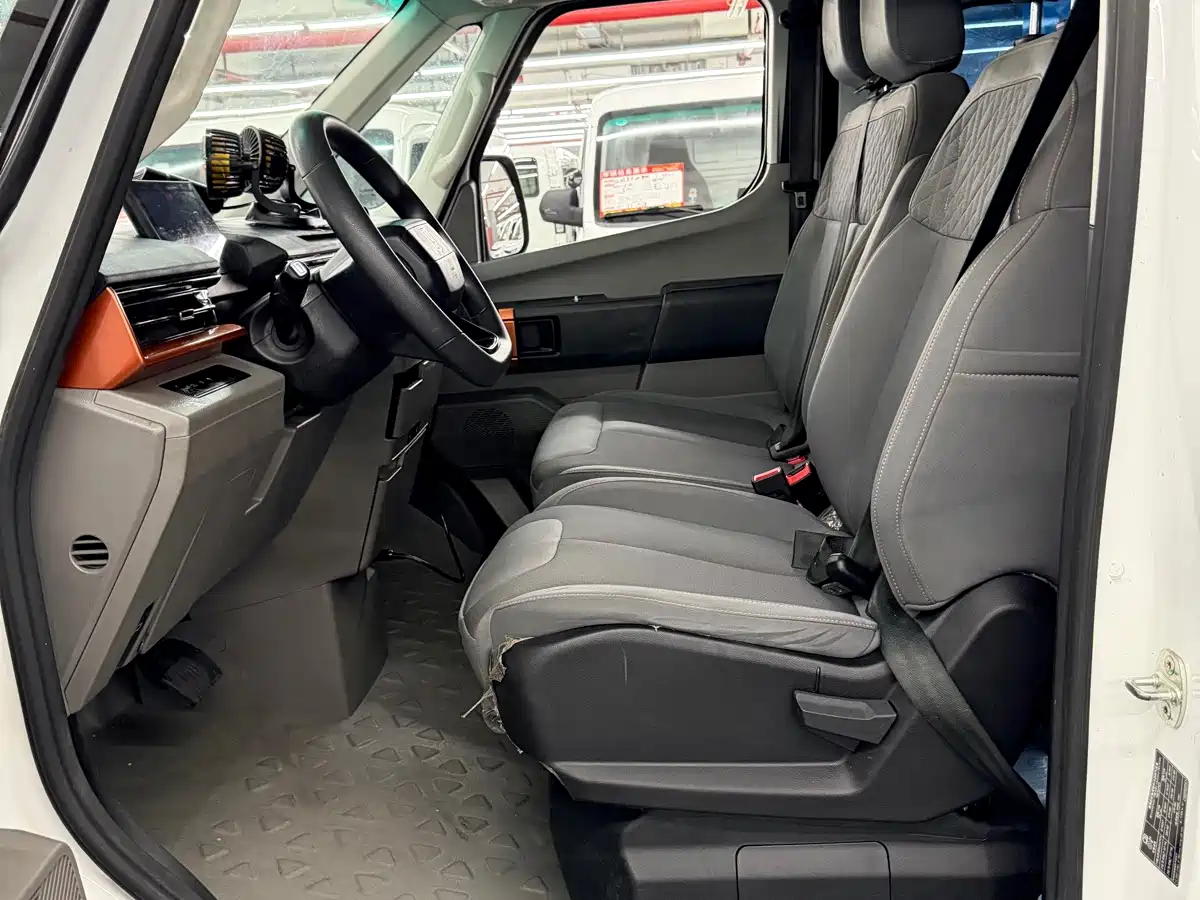 Yuan Cheng Farizon Super VAN 2024 2024 Model Smart Wealth Edition Short Wheelbase Medium Roof 83kWh