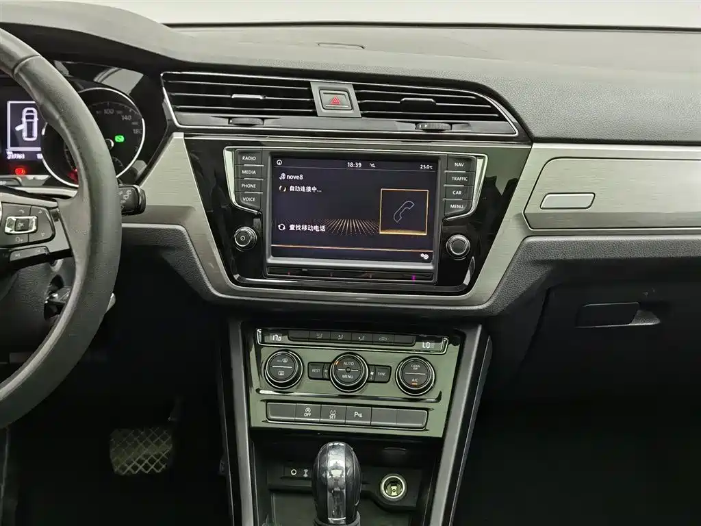 Volkswagen Touran 2018 Touran L 280TSI DSG Comfort 7-seater China V фото 12