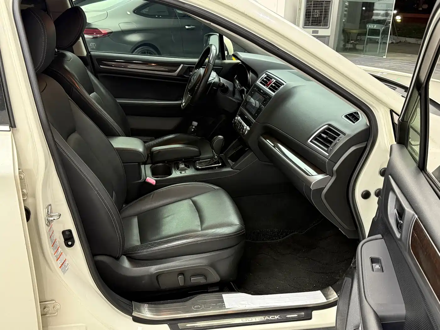 Subaru Outback 2015 2.5i Luxury Navigation Edition фото 9