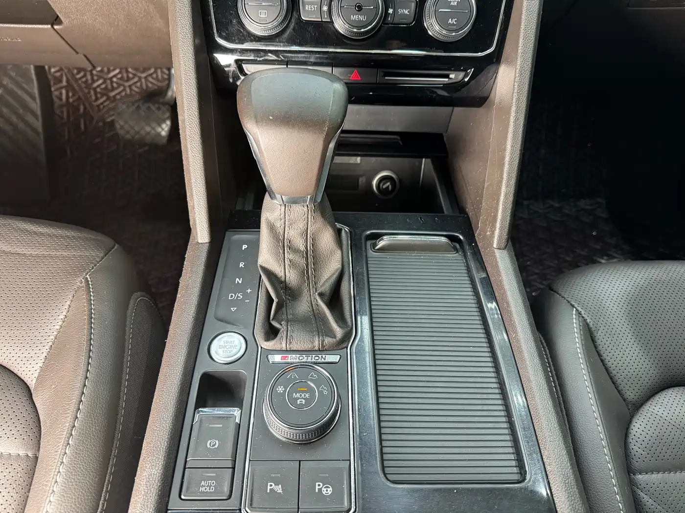 Volkswagen Teramont 2019 380TSI 4WD Luxury Edition China VI фото 25