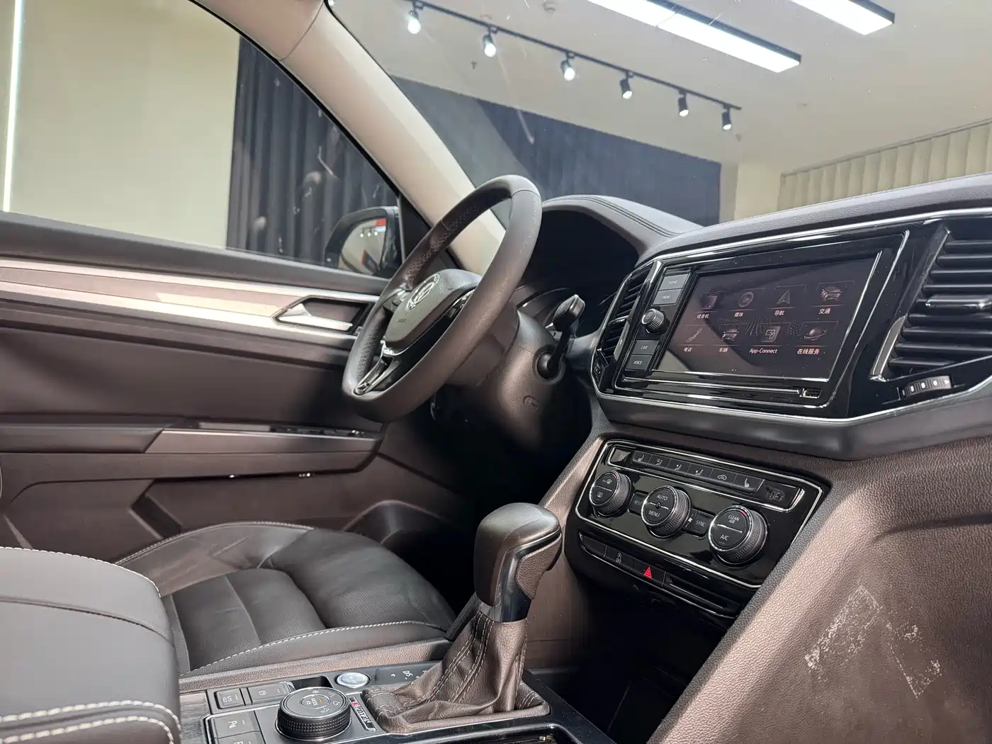Volkswagen Teramont 2019 380TSI 4WD Luxury Edition China VI фото 36