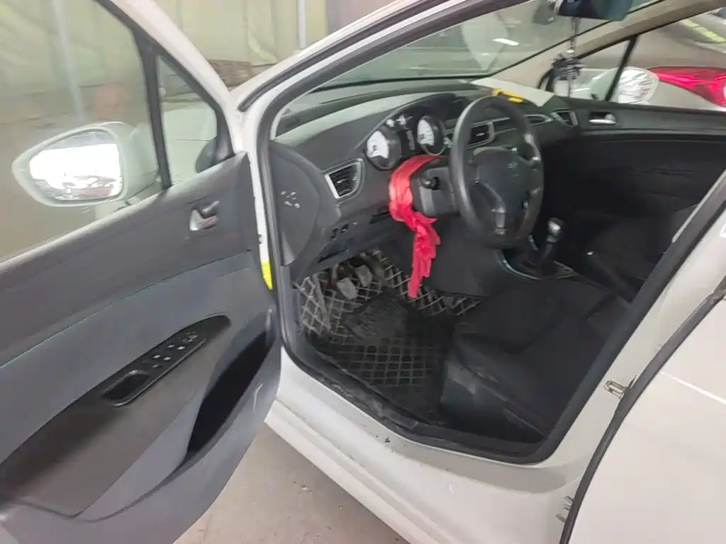 Peugeot 308 2015 2014 Model Joy Edition Classic 1.6L Manual Superior Style