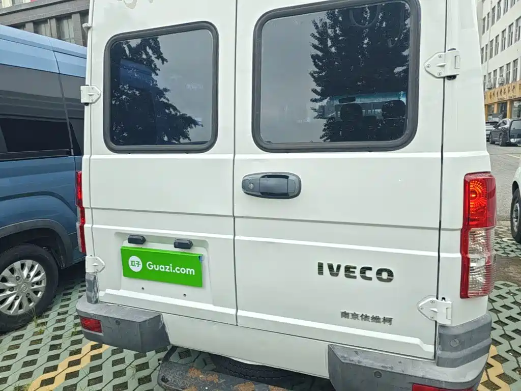 Photo 6 - Iveco Daily