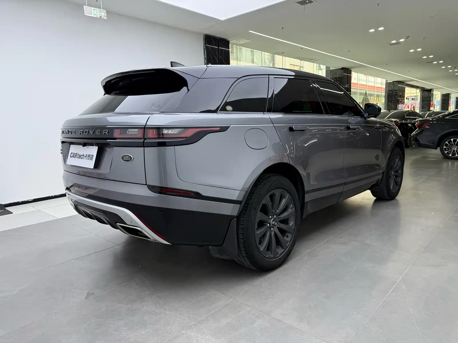 Фото 2 - Land Rover Range Rover Velar