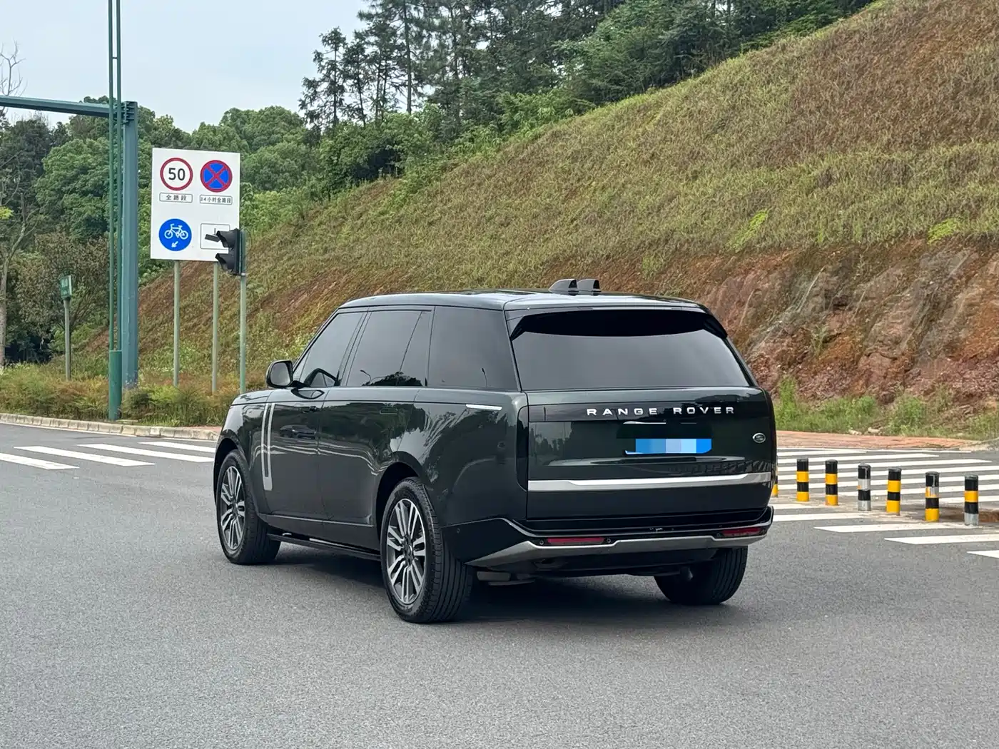 Land Rover Range Rover 2023 3.0 L6 400PS Genesis Extended Version фото 5