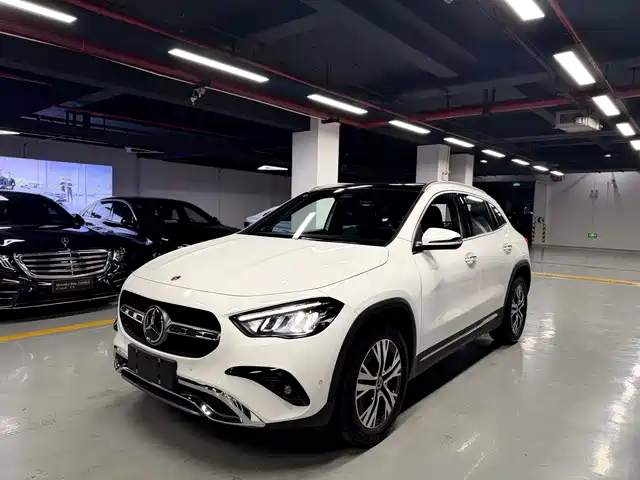 MERCEDES-BENZ GLA