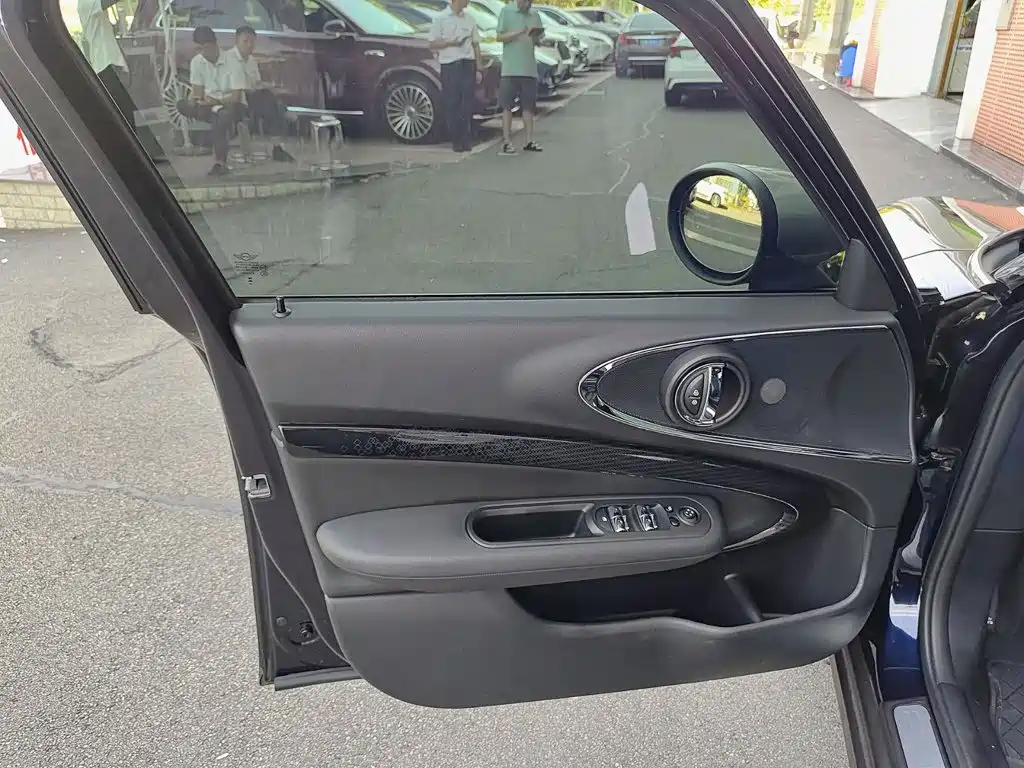 MINI CLUBMAN 2023 2023 Facelift 1.5T COOPER Connoisseur