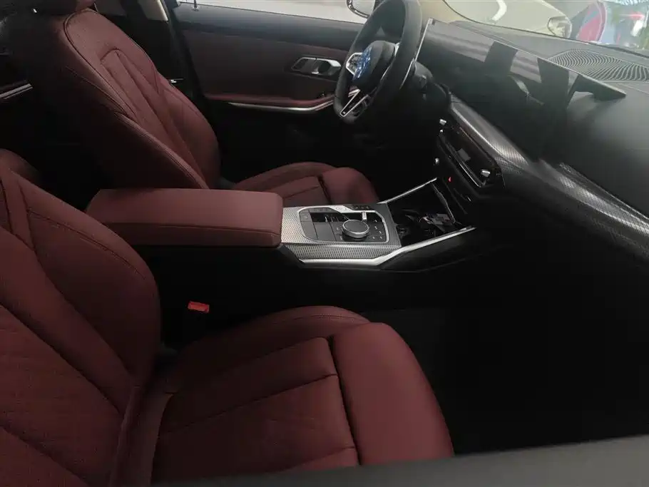 BMW 3 Series 2024 330Li M Sport Shadowline Package фото 7