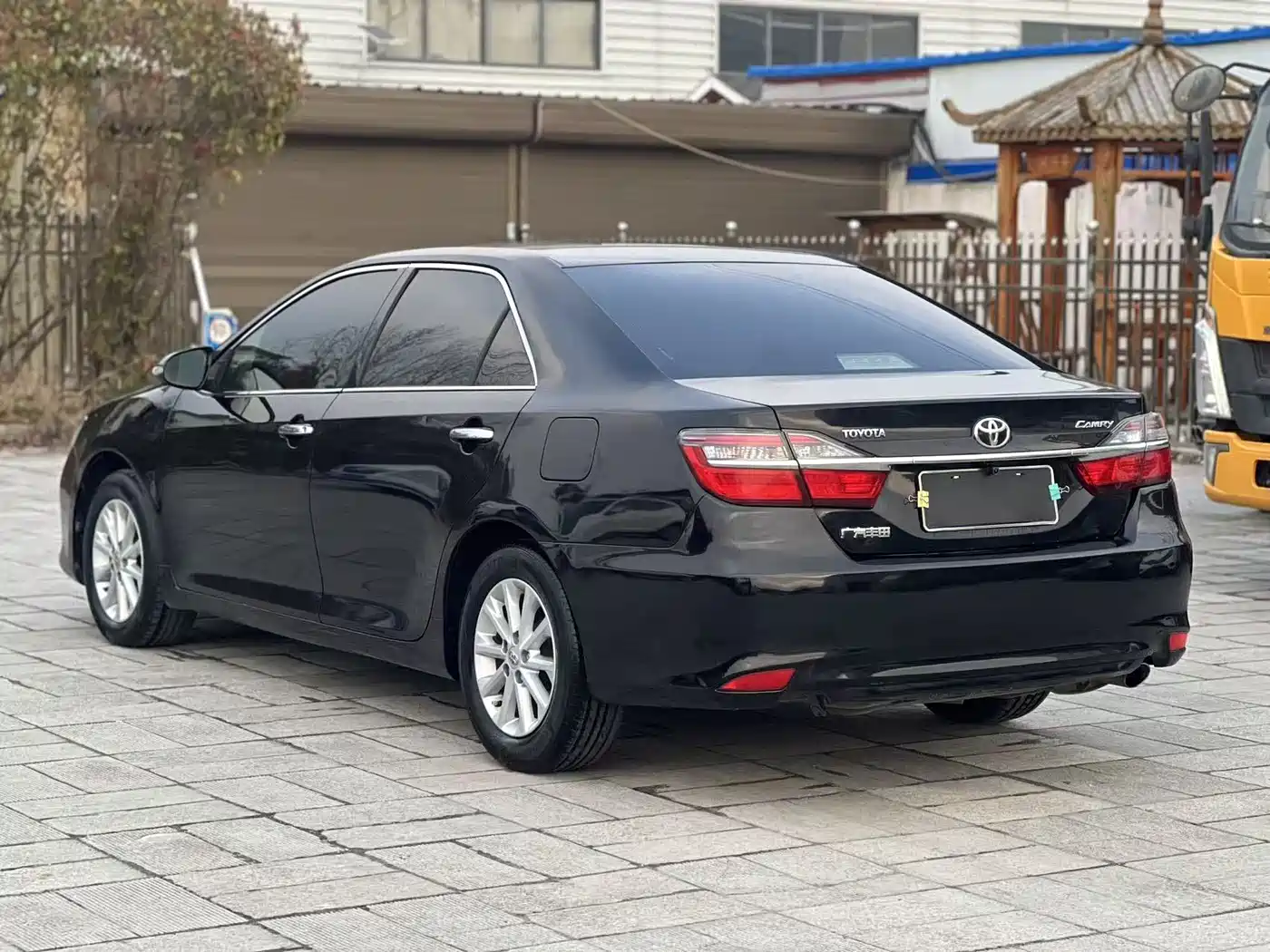 Toyota Camry 2016 2.0E 10th Anniversary Elite Edition фото 8
