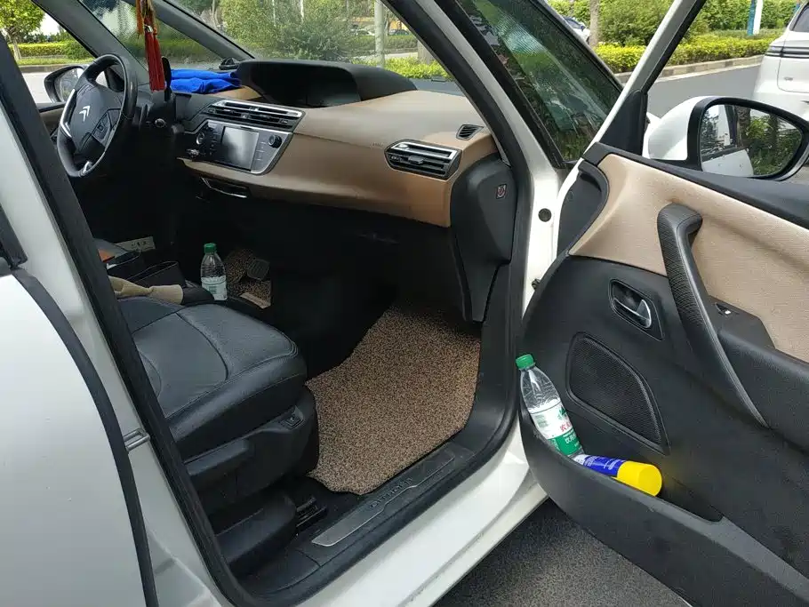 صورة 8 - Citroën C4 Picasso