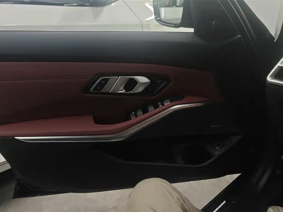 BMW 3 Series 2024 330Li M Sport Shadowline Package фото 6