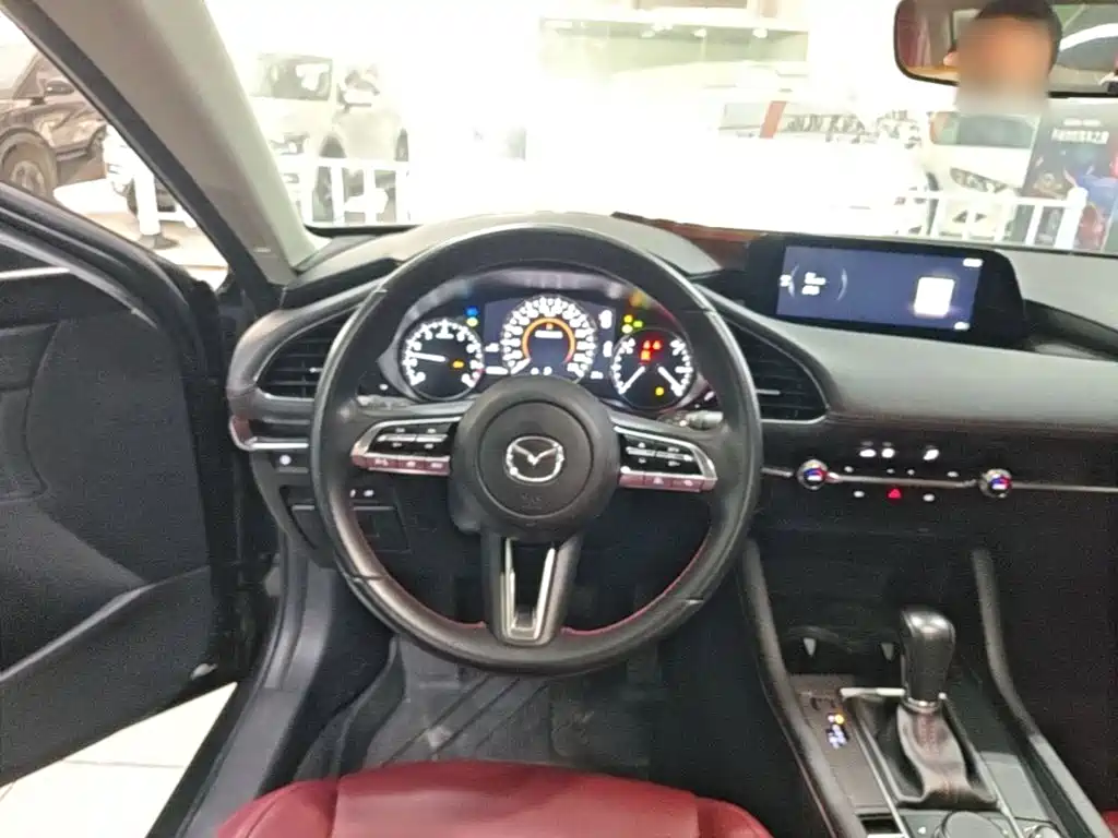 Фото 11 - Mazda Mazda 3