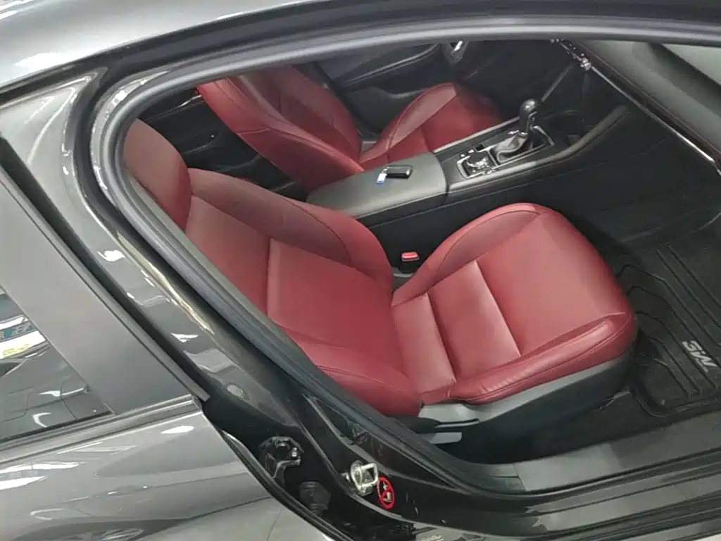 Фото 25 - Mazda Mazda 3