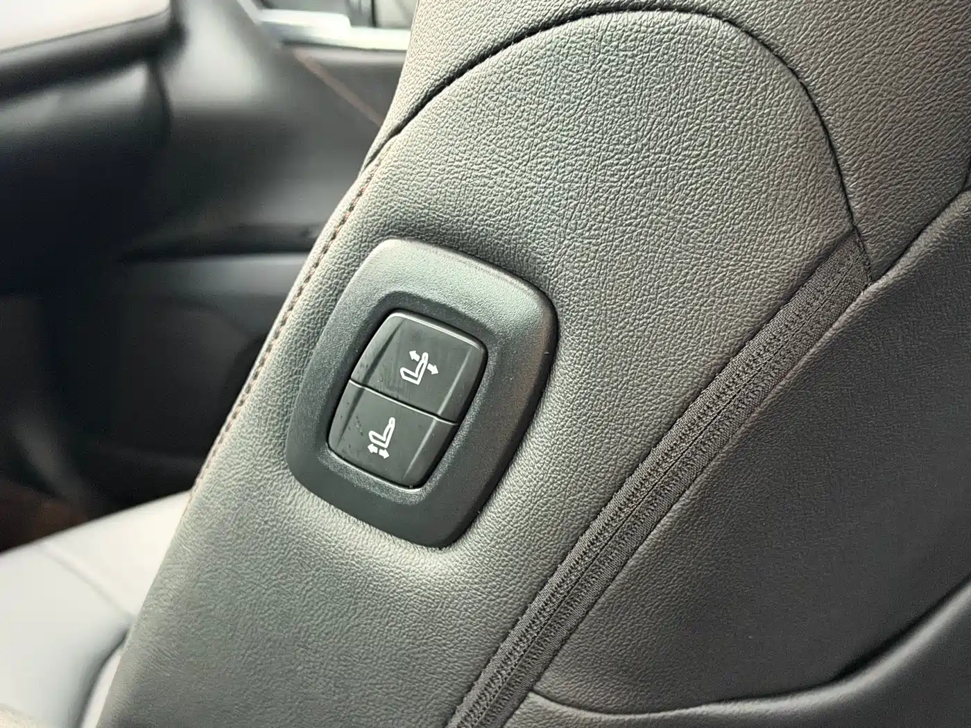 Toyota Camry 2024 2.0E Elite Edition фото 16