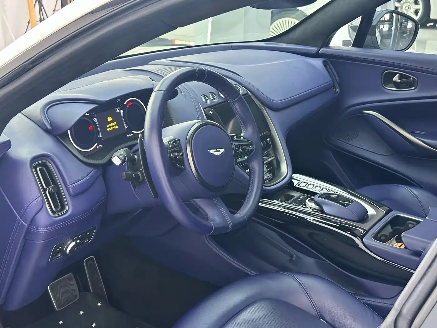 Aston Martin DBX 2022 2020 4.0T V8