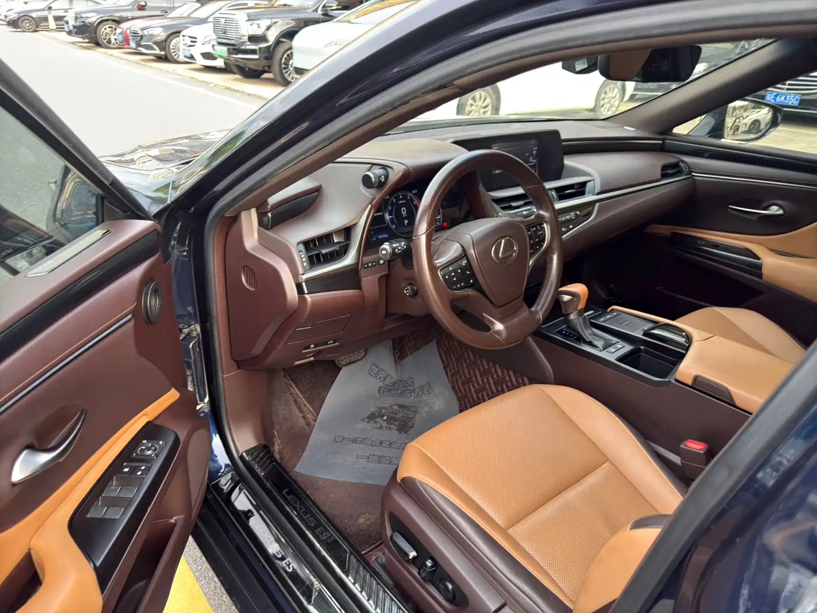 Фото 6 - Lexus ES