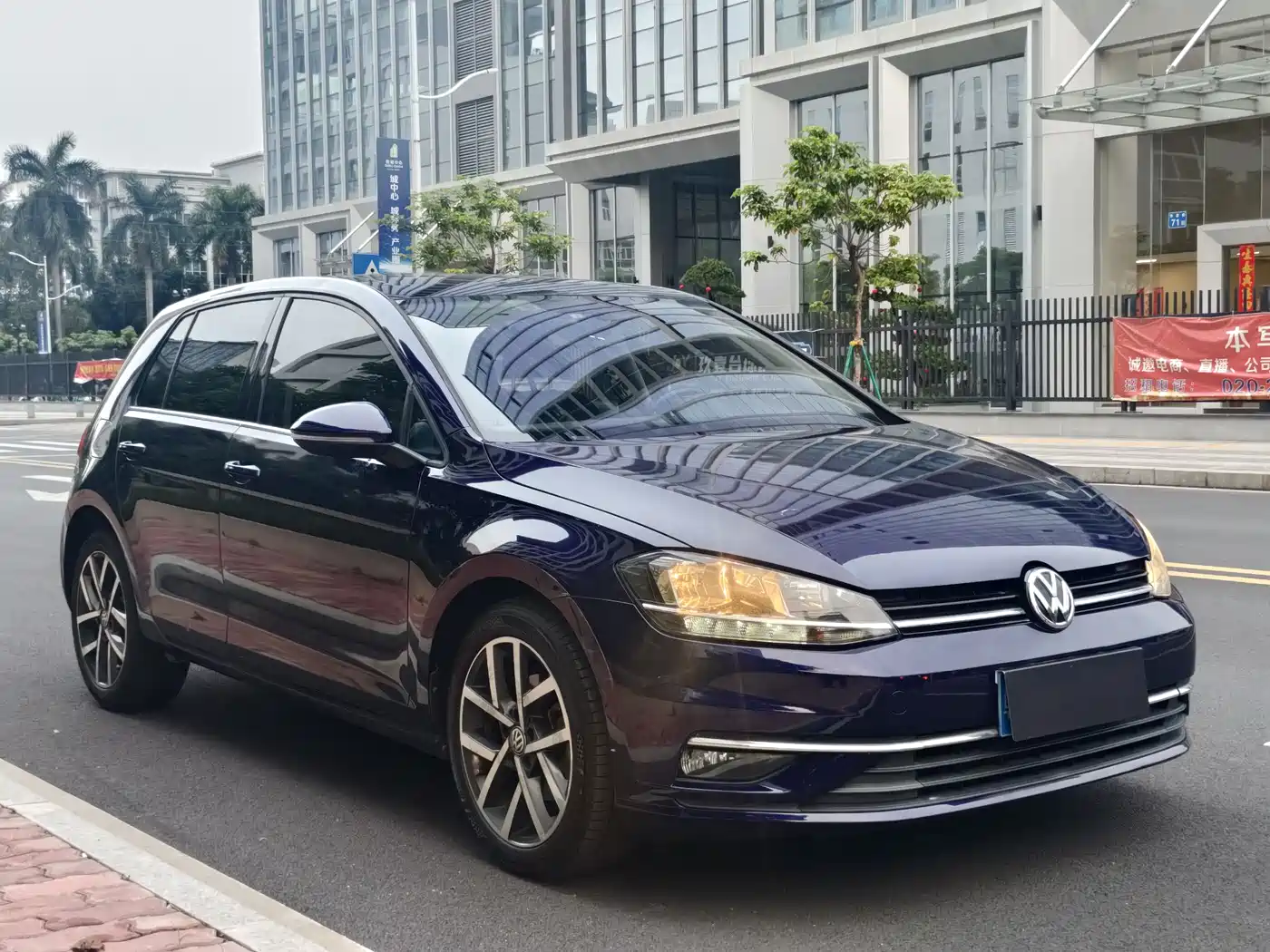 Volkswagen Golf 2020 Beloved Edition 280TSI DSG Comfort фото 3