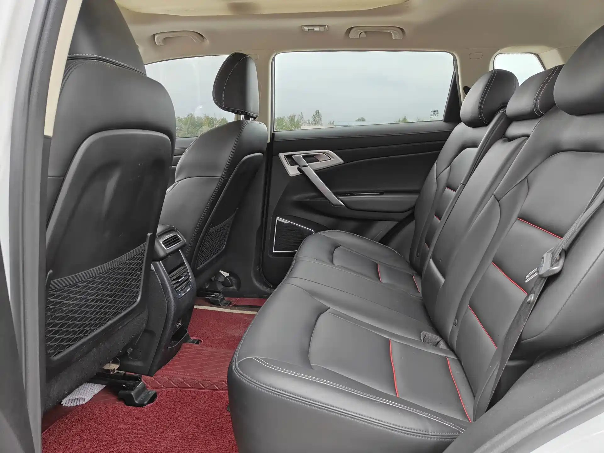 Фото 8 - Geely Atlas