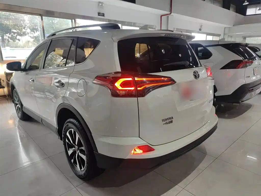 Toyota RAV4 Rongfang 2016 2.0L CVT 2WD Comfort (China V) фото 5