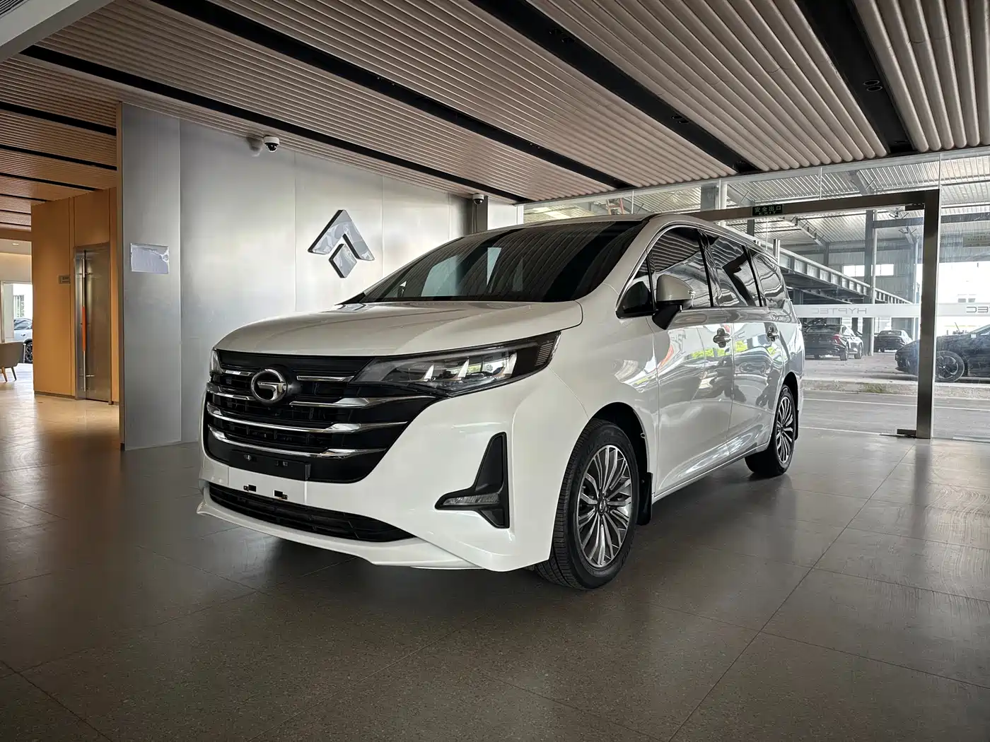 GAC Trumpchi Trumpchi M6 2019 270T Automatic Premium (7-seater) China V