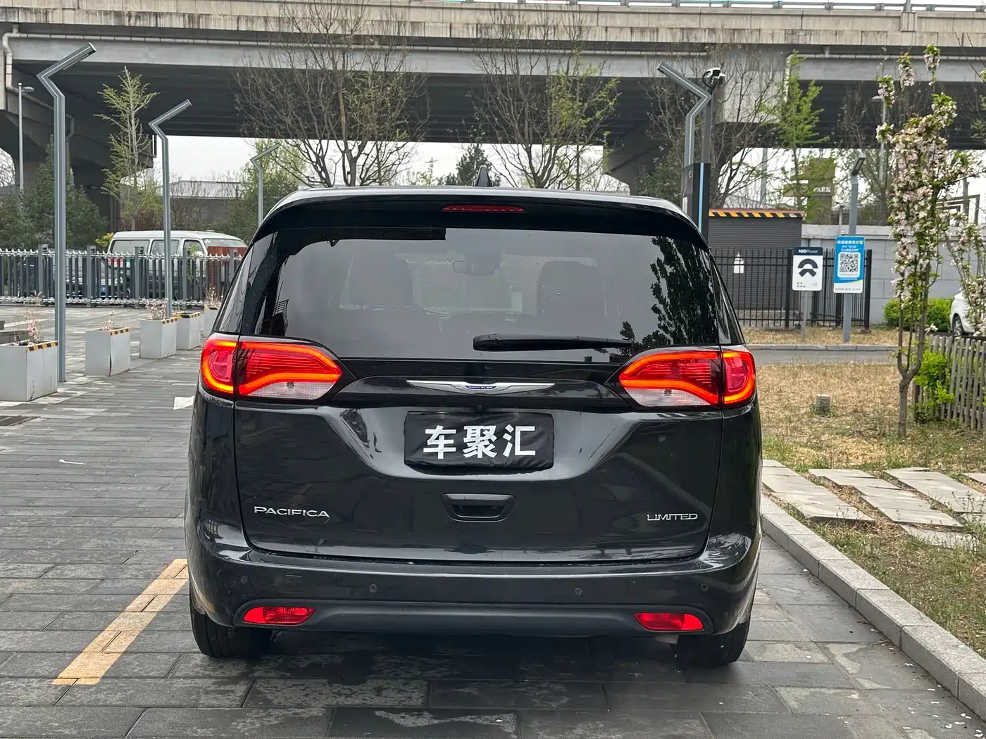 Chrysler Grand Voyager (Import) 2017 3.6L Premium Edition фото 23