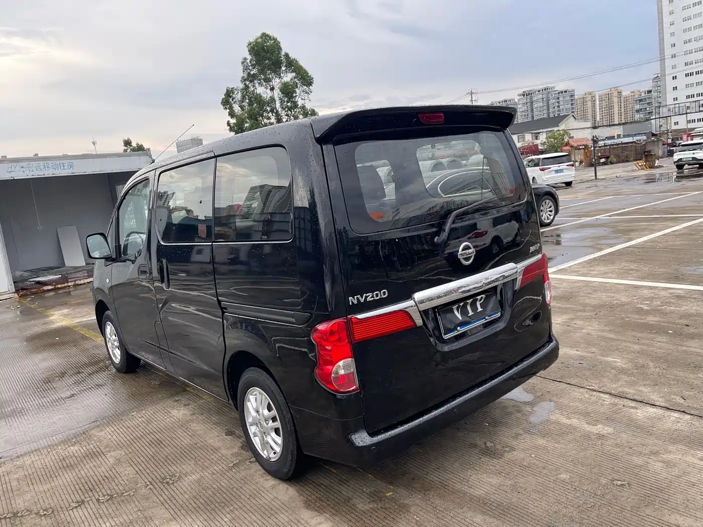 Nissan NV200 2011 2011 1.6L 232-seat Premium Elegance Model