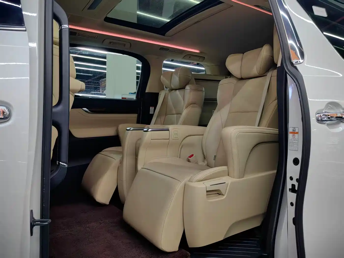 Toyota Alphard 2018 3.5L Luxury фото 15