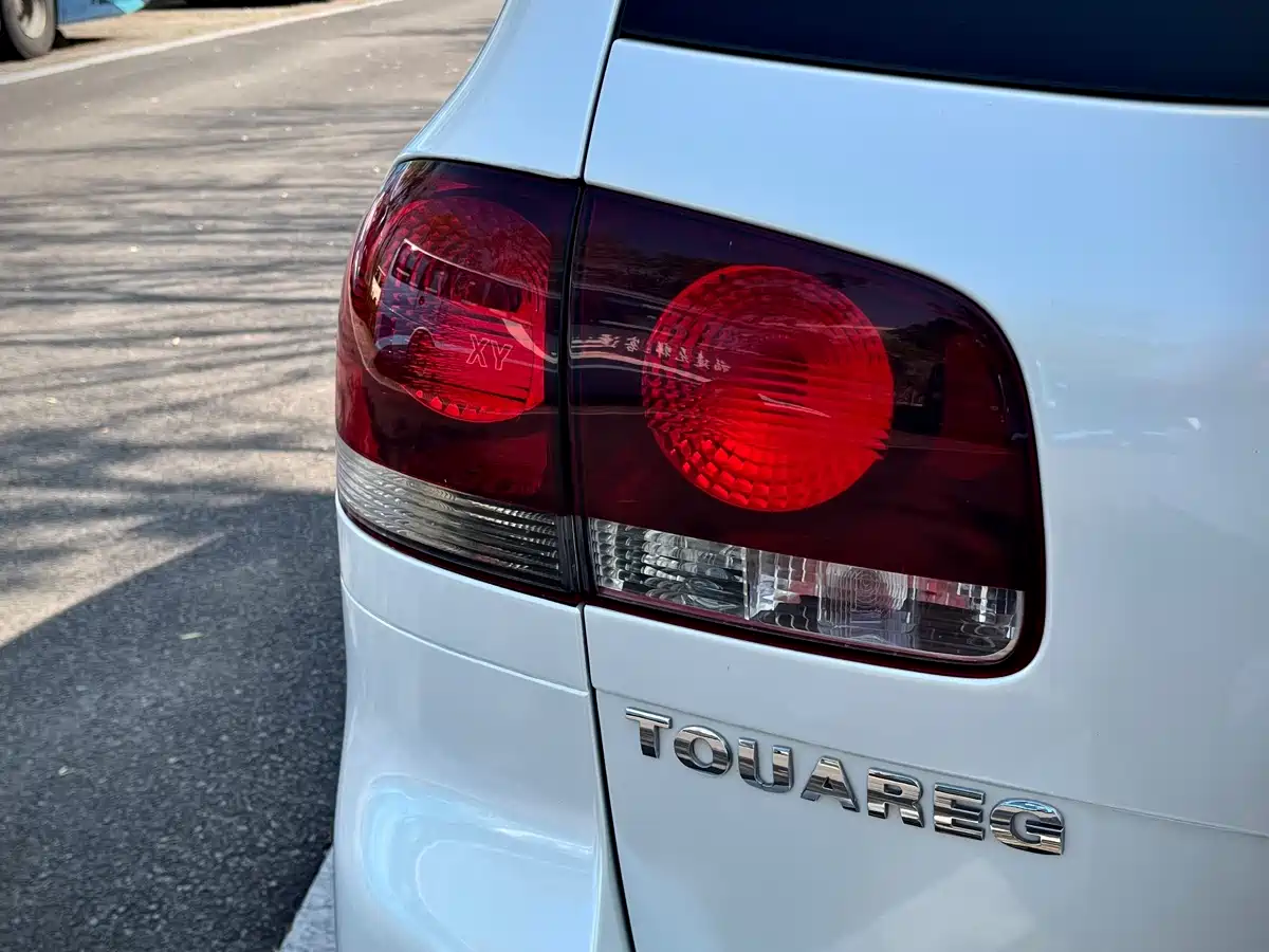 Volkswagen Touareg 2010 3.6 Limited Luxury Edition фото 9
