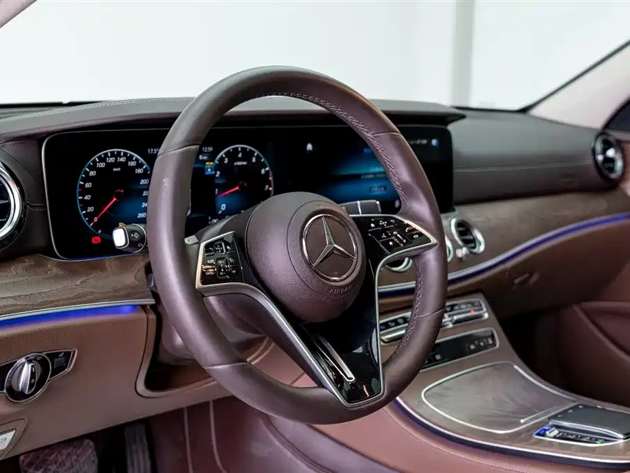 Mercedes-Benz E-Class 2023 E 300 L Fashion фото 18