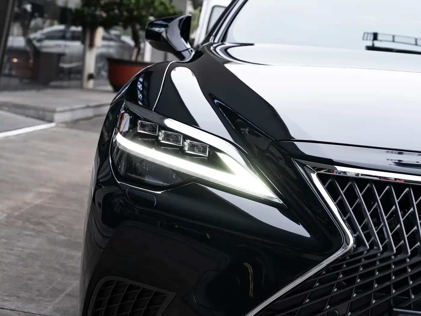 Lexus LS 2025 2024 Model 500h Luxury Edition
