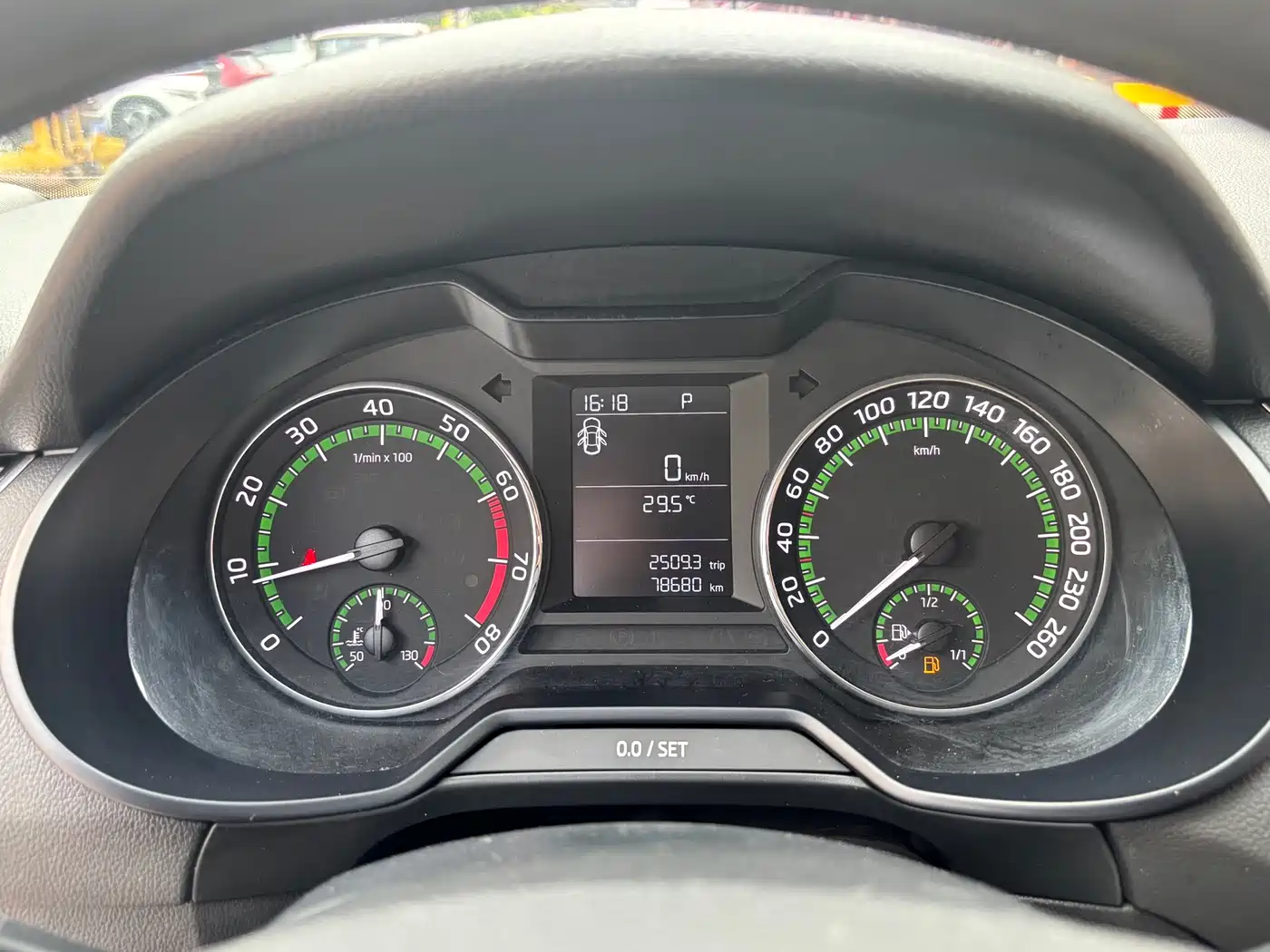 Škoda Octavia 2018 1.6L Automatic Comfort фото 9