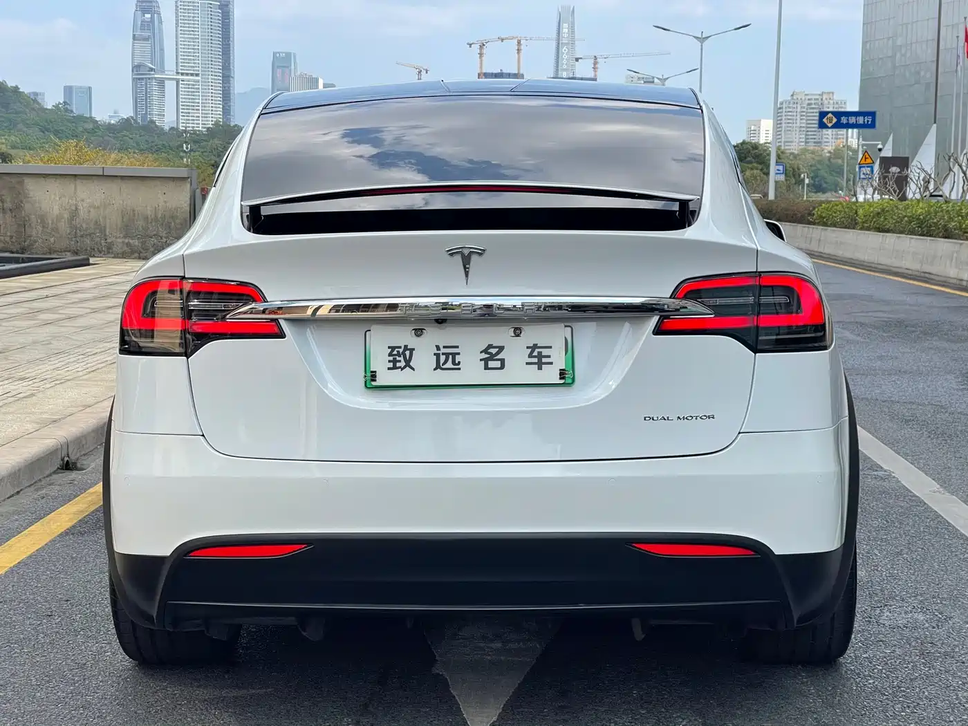 TESLA MODEL X