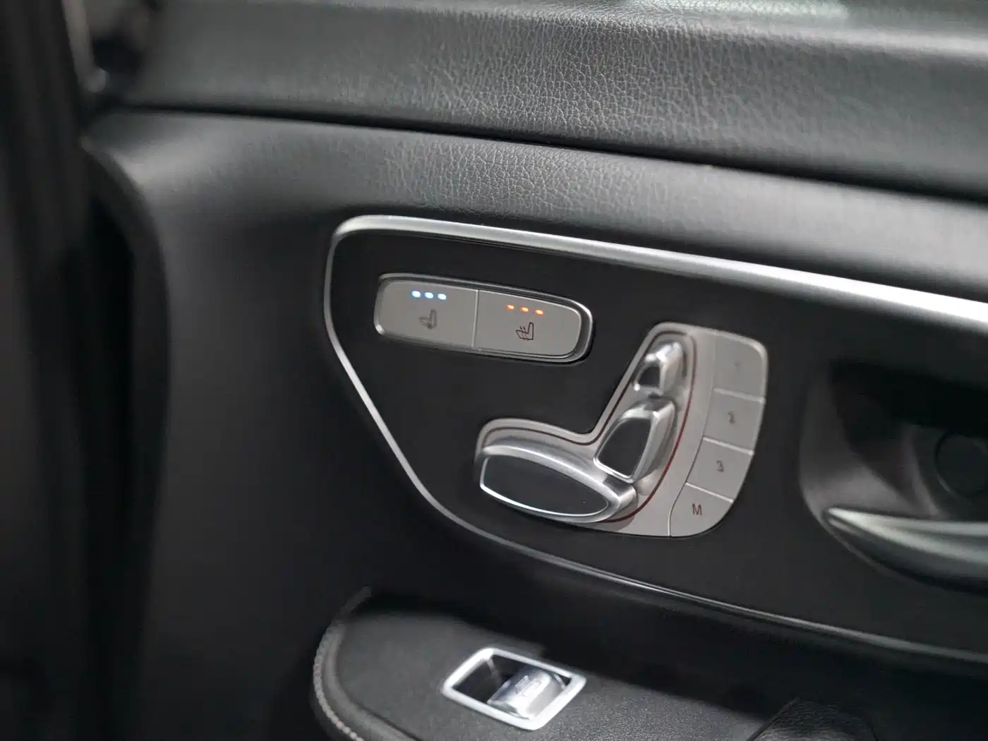 Mercedes-Benz V-Class 2021 V 260 L Long Wheelbase Premium Edition фото 21