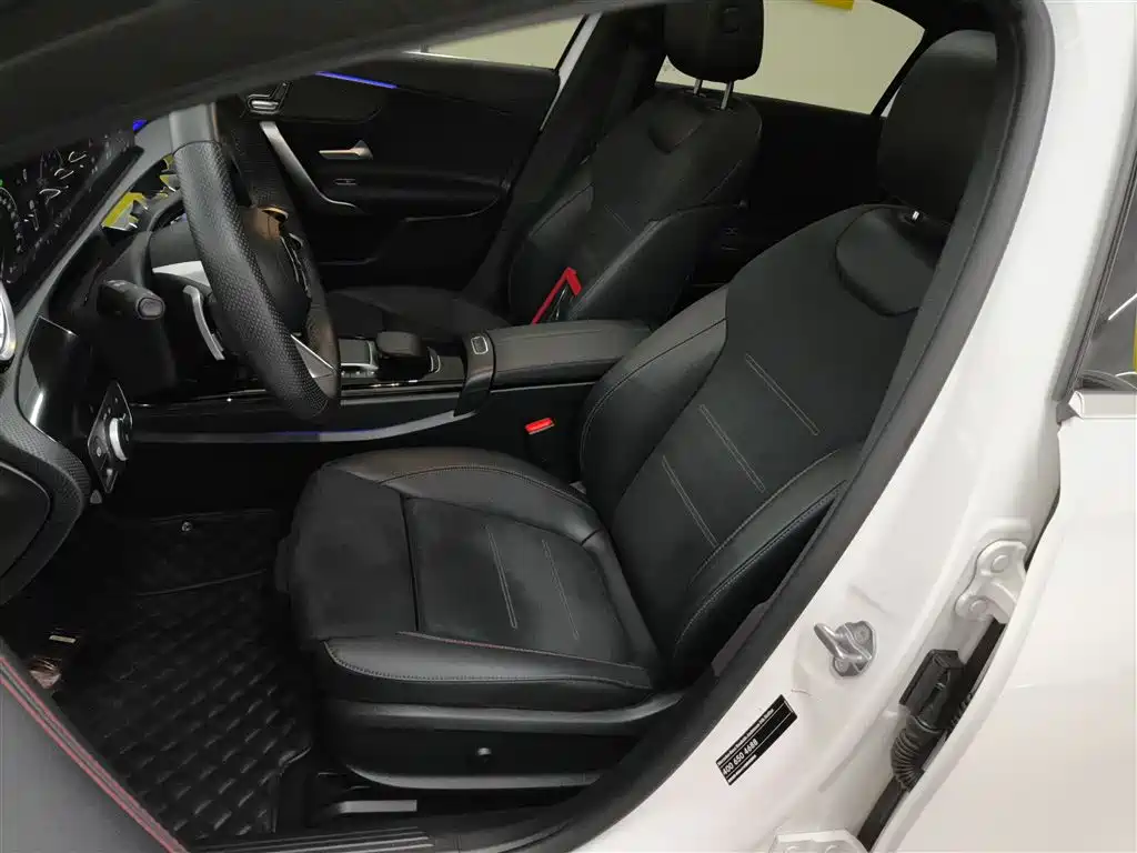 Mercedes-Benz A-Class 2023 A 200 L Fashion фото 7
