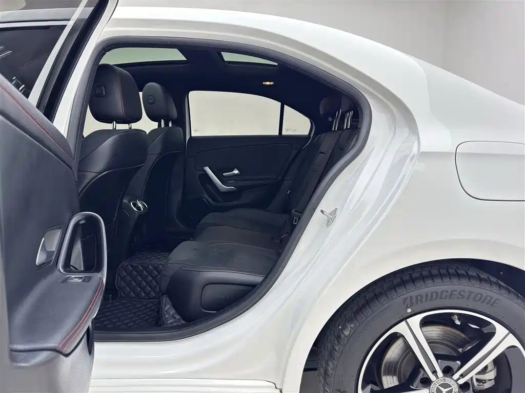 Mercedes-Benz A-Class 2023 A 200 L Fashion фото 16