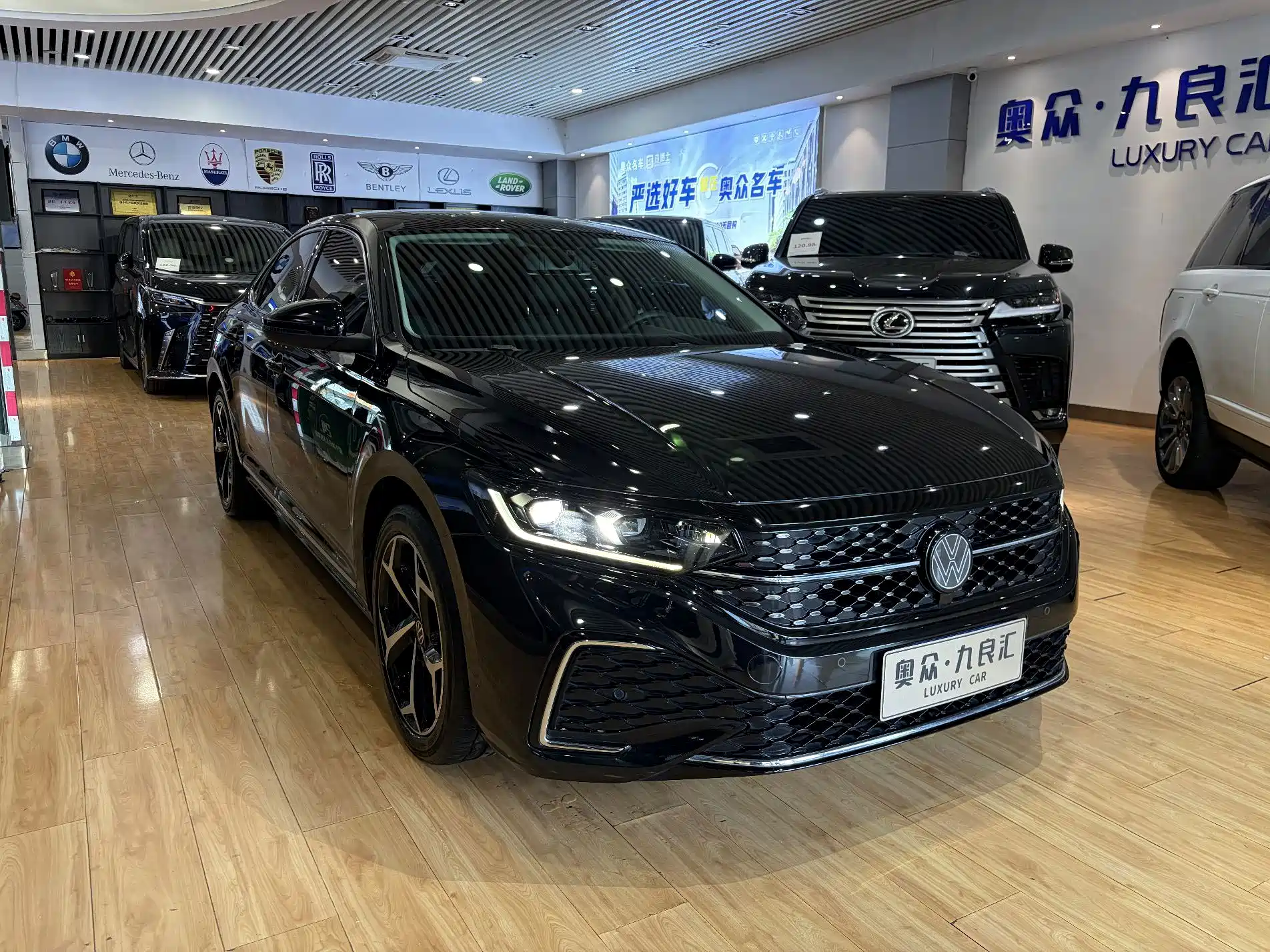 Фото 3 - Volkswagen Passat