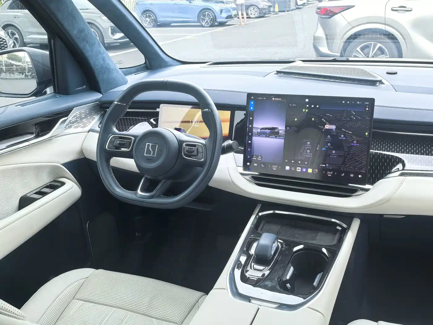 ZEEKR 009 2025 2024 6-seat Executive AWD 108kWh