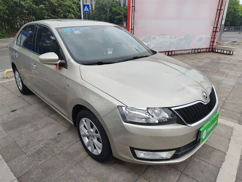 Škoda Rapid 2016 1.6L Manual Pioneer Edition фото 4