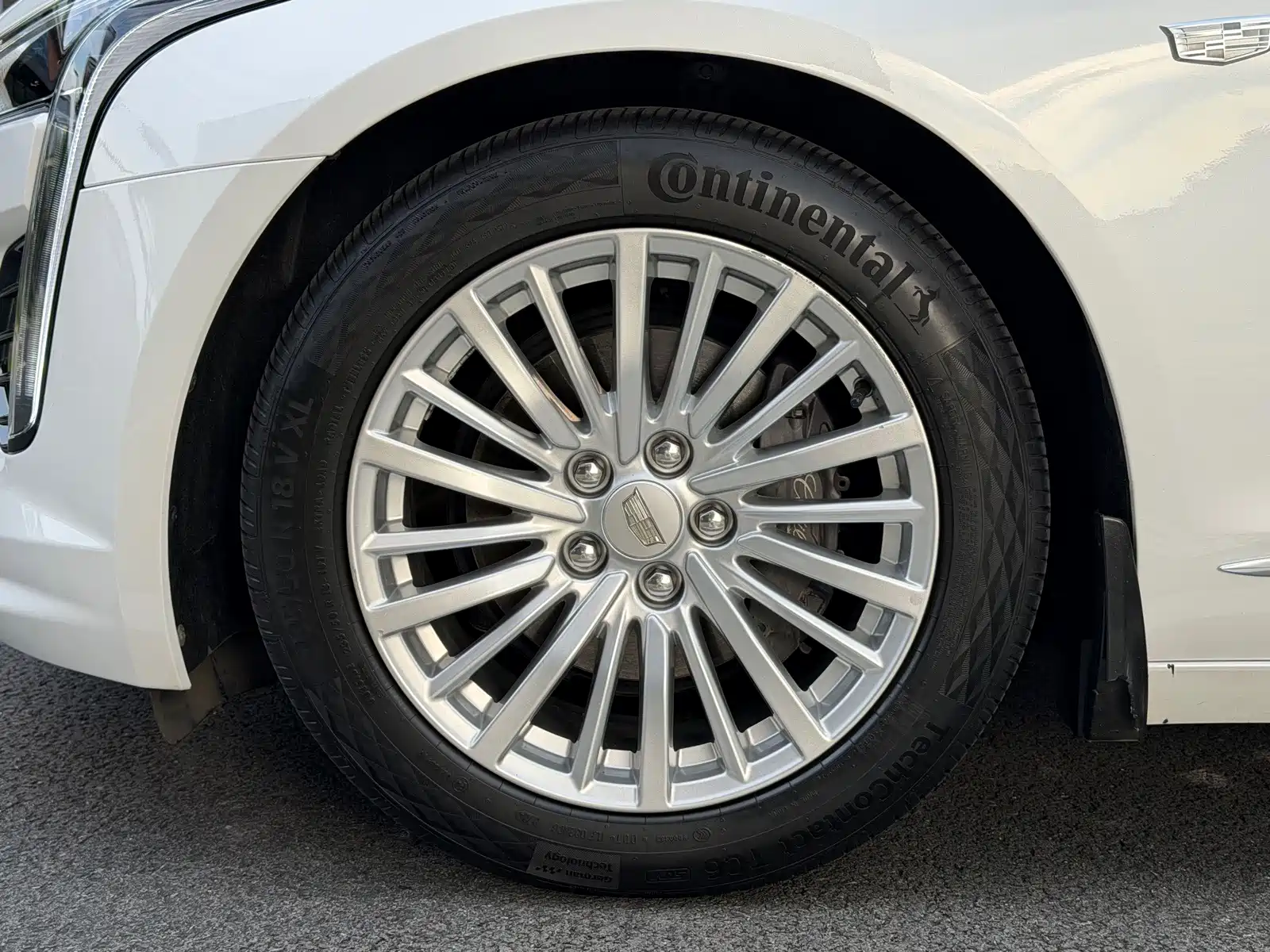 Фото 9 - Cadillac CT6