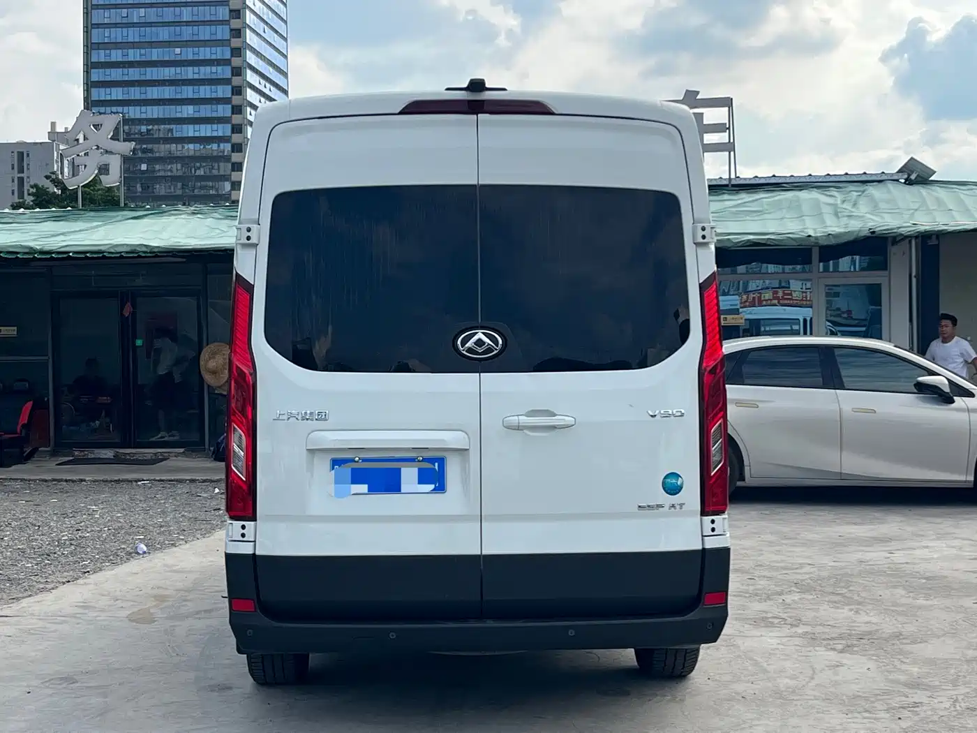 Maxus Xintu V90 2023 2022 2.0T Auto Zhida Operation RWD Extended Wheelbase Super High Roof Single Rear Tire 9-Seater