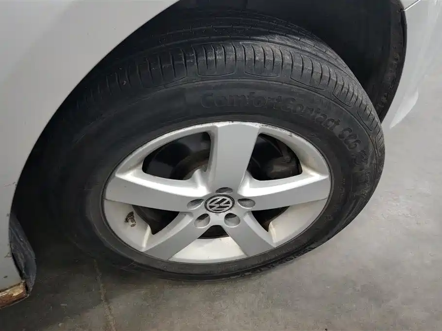 Volkswagen Bora 2012 1.6L Automatic Comfort Value Edition фото 6