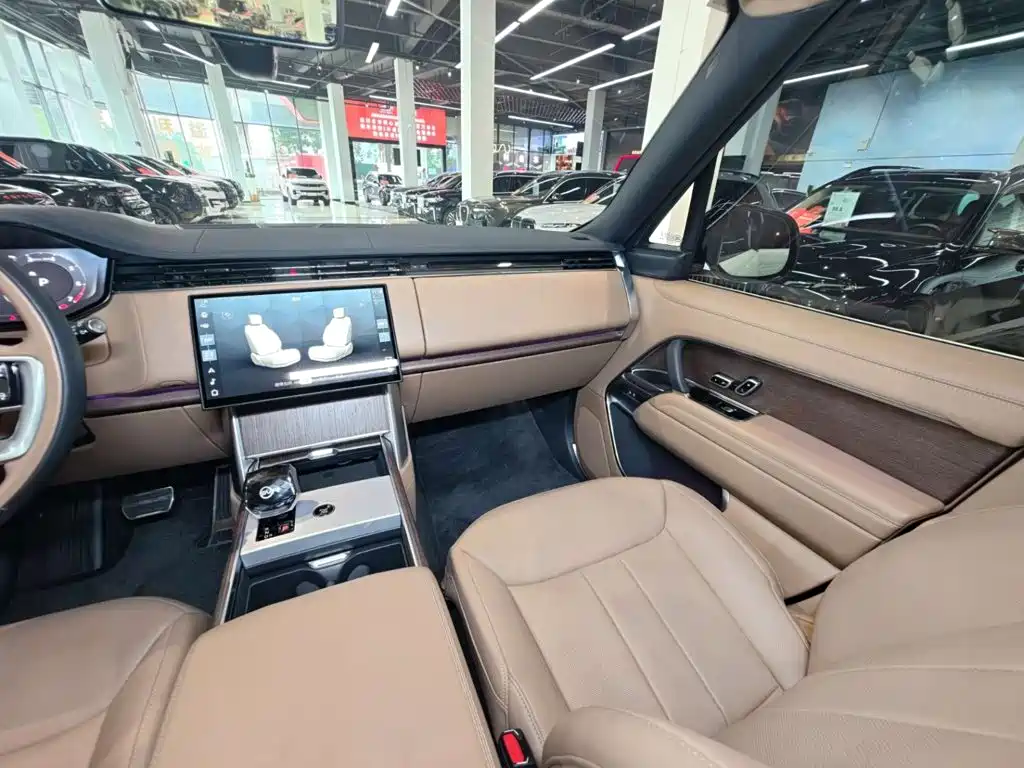 Land Rover Range Rover 2025 2025 3.0 L6 400PS Genesis Extended Wheelbase