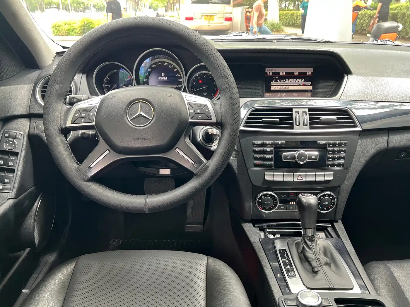 Mercedes-Benz C-Class 2013 Model C 180 CGI Classic фото 10