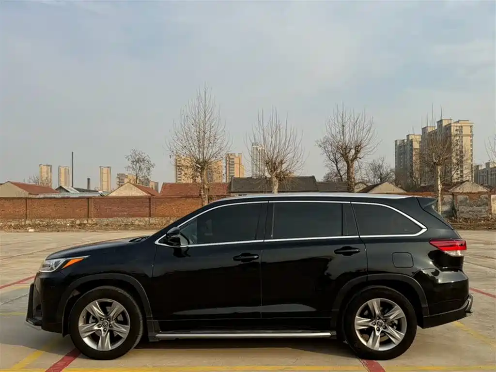TOYOTA HIGHLANDER