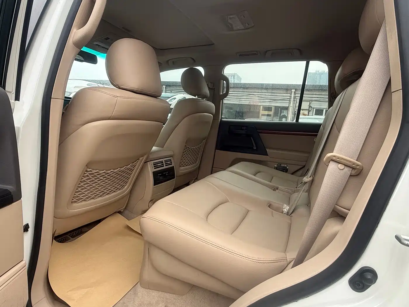 Toyota Land Cruiser (Import) 2015 4.6L V8 Middle East Limited Edition фото 5