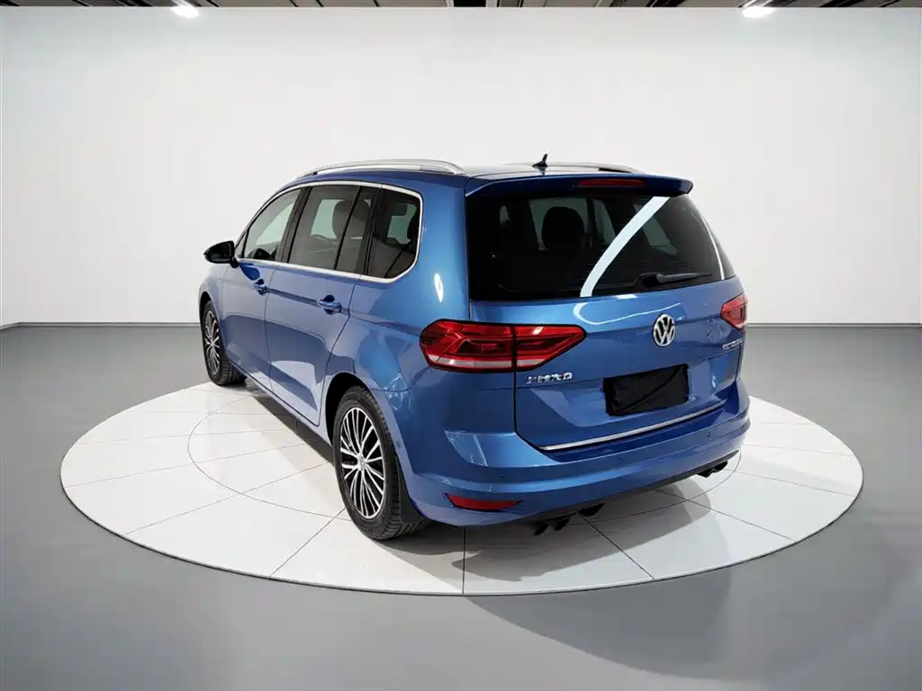 Volkswagen Touran 2018 Touran L 280TSI DSG Luxury 7-seater фото 5