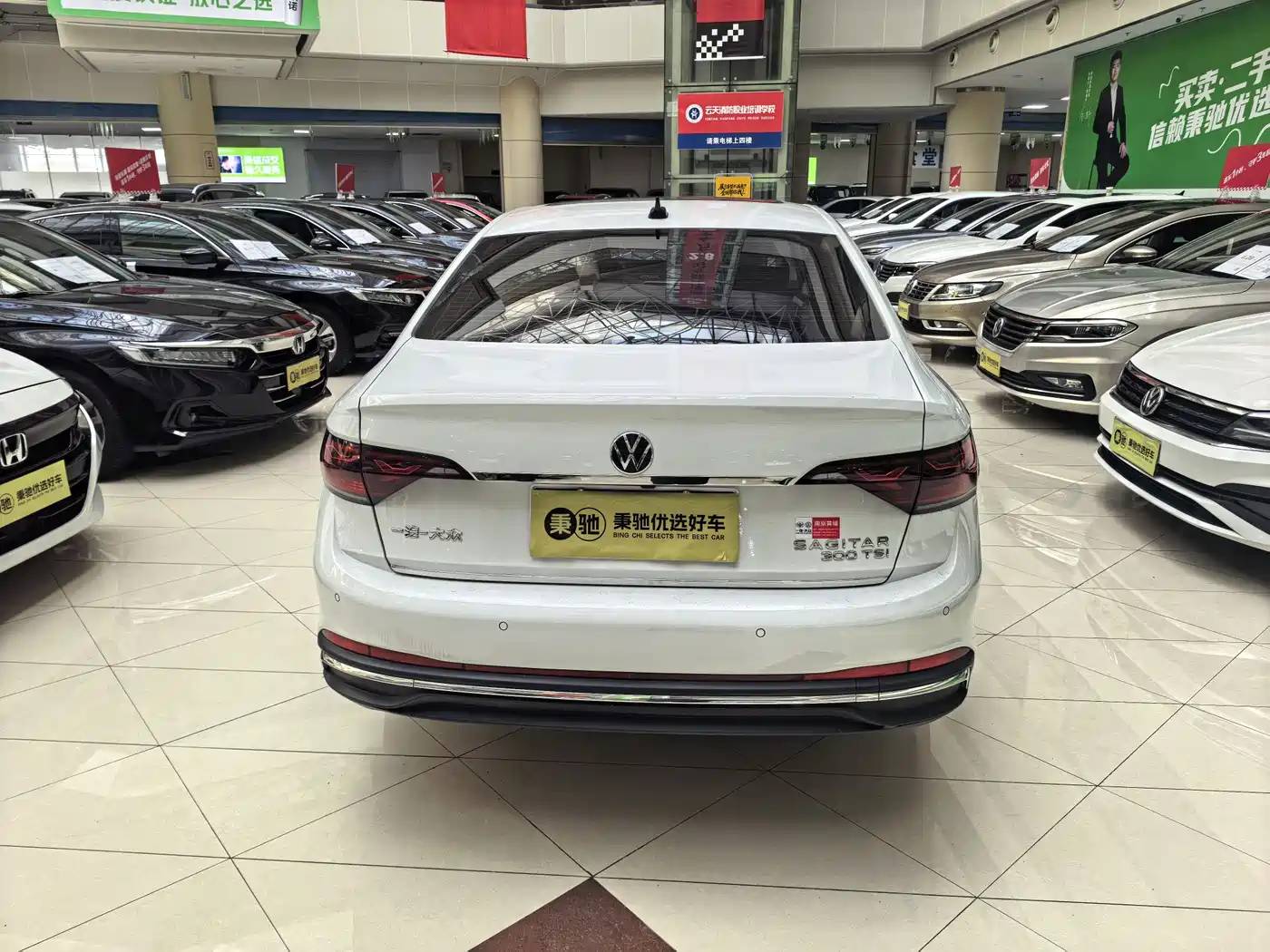 VOLKSWAGEN SAGITAR