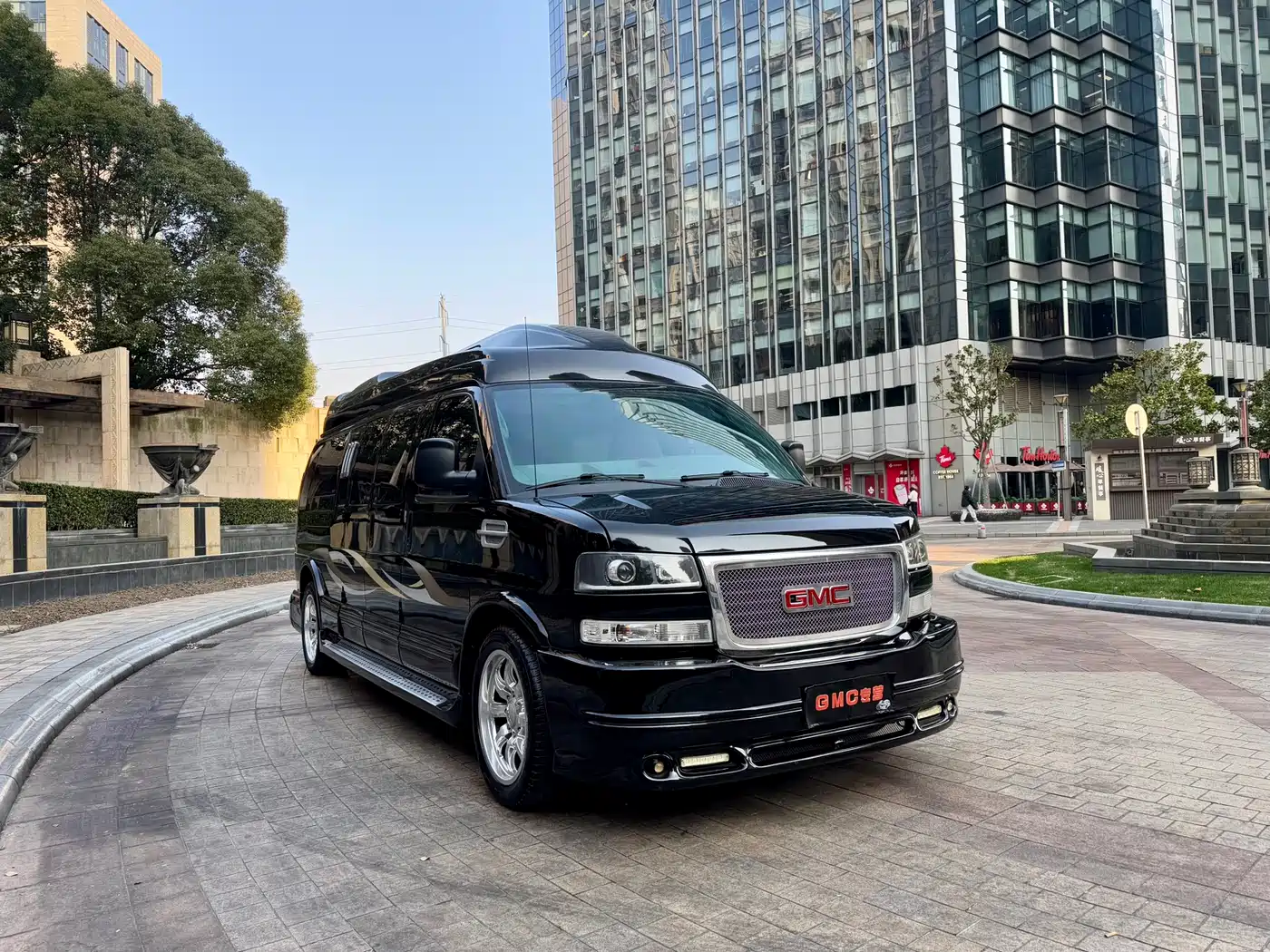 GMC Savana 2017 2017 6.0L G660S Elegance Panoramic Roof Edition